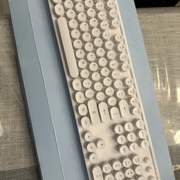 Wireless USB keyboard with mouse - Picture 2 of 2
